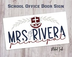 the school office door sign for mrs rivera prencipal is shown