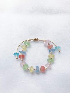 Seaglass Bracelet Diy, Sea Glass Bracelet Diy, Sea Glass Bracelets, Seaglass Jewelry Diy, Glass Bead Bracelet Ideas Aesthetic, Glass Beaded Bracelets Ideas, Seaglass Bracelets, Sea Glass Jewelry Earrings, Sea Glass Jewelry Diy