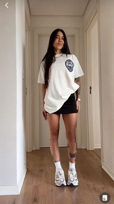 Outfits Verano Aesthetic, Tshirt Outfits Women, Summer Fashion Outfits, Mom Outfits, Casual Style Outfits, Lookbook Outfits, Streetwear Outfit, Dance Outfits, Outfits Casuales