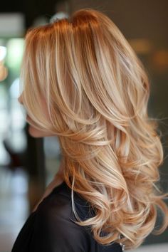 Hair Ideas For Medium, Dyed Hair Ideas, Rose Gold Highlights, Strawberry Blonde Highlights, Red Blonde Hair, Gold Hair Colors, Strawberry Blonde Hair Color, Golden Blonde Hair, Bella Hair