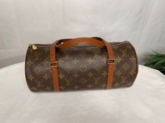 Authentic Louis Vuitton Papillon Barrell Monogram Purse. Condition is "Pre-owned".  LOUIS VUITTON CLASSIC PAPILLON 30 SATCHEL. VACHETTA LEATHER STRAPS AND TRIM. ZIPPERED CLOSURE. LINED IN DARK BROWN LEATHER. EXCELLENT CONDITION!!!No consignees. BrassHandle(s): 18"  Measurements: 6" H x 12" L x 6" N00070,  Authenticity Code and Logo. See photos. Shipped with USPS Priority Mail, confirmation signature required. Louis Vuitton Papillon, Bag Pocket, Rope Bag, Unique Gifts For Men, String Bag, Dark Brown Leather, Pocket Design, Zebra Print, Gifts For Men