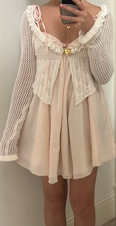 Romantic Coquette Outfits, Vanillacore Aesthetic, Pretty Outfits Spring, Ethereal Fashion Casual, Angelic Aesthetic Outfit, Sweet Outfits Girly, Soft Feminine Outfits Casual, Soft Ethereal Aesthetic Outfits, Light Feminine Outfits