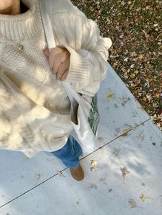 Cozy Feeling Aesthetic, Fall Aesthetic Pictures, Youtube Podcast, Studera Motivation, Cozy Season, Sweater Outfit, Fall Inspo, Fall Sweater, Autumn Outfits