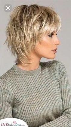 Ein kurzer Shag - Kurzhaarfrisuren für Frauen ab 50 Short Shag Haircuts, Popular Short Hairstyles, Short Shag Hairstyles, Short Shag, Short Blonde Haircuts, Shag Hairstyles, Short Blonde, Short Blonde Hair, Short Hair With Layers