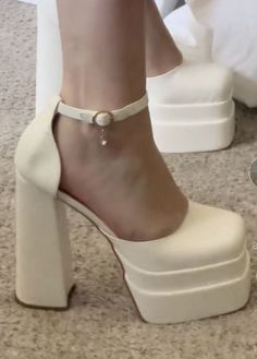 High Heeled Boots Aesthetic, Fancy Shoes Aesthetic, Xv Heels, White Heels Aesthetic, White Chunky Heels, White Platform Heels