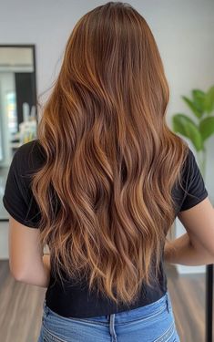 Back view of long wavy hair in a warm, teddy bear brown hair color Teddy Bear Brown Hair, Teddy Bear Brown Hair Color, Going Brunette, Shades Of Brown Hair, Teddy Bear Brown, Brown Hair Color Ideas