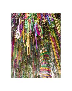 a bunch of beads hanging from the ceiling