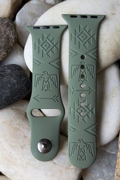 For all you Southwestern style enthusiasts who love cacti, cow skulls, and native-inspired designs, we've crafted personalized watch bands just for you. You can select any design from our shop to feature on the longer side of the band, with the personalized side on the shorter part of the watch band. And if you don't spot the exact Southwestern design you're seeking among our current offerings, don't hesitate to get in touch. We're dedicated to ensuring your watch band embodies the essence of So Western Apple Watch Band, Cow Skulls, Personalized Watch, Ankle Bracelets Diy, Cute Country Outfits, Southwestern Design, Apple Cases, Cute N Country, Cow Skull