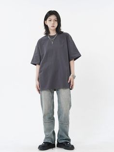 Our Oversized Plain T-Shirt is perfect for an effortless, everyday look. Its simple, casual design pairs well with any bottoms and provides a relaxed fit for maximum comfort. Whether it's a day spent lounging at home or a day out with friends, this basic tee is sure to become a wardrobe staple.
Gender: WomenMaterial: CottonClothing Length: RegularSleeve Length: Short Sleeve Style: Drop ShoulderCollar: Round Neck