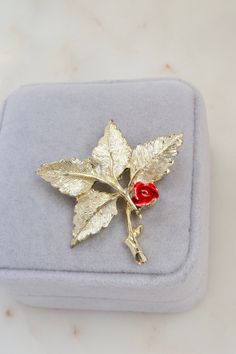 "Vintage gold leaf branch brooch. Length: 1 5/8\" Width: 1 5/8\" Vintage condition! discolored. For more Brooches: https://www.etsy.com/shop/SusVintage/items?ref=condensed_trust_header_title_items§ion_id=17849074 Back to the shop: https://www.etsy.com/shop/SusVintage?ref=hdr_shop_menu Don't hesitate to contact me if you have any further questions. Thank you!" Gold Leaf Brooch For Gift, Vintage 14k Gold Brooch, Vintage Gold Flower Brooches, Vintage Yellow Gold Flower Brooches, Vintage Gold Brooch With Bow, Gold Art Nouveau Brooch For Collectors, Black Beaded Bracelets, Crystal Angels, Red Butterfly