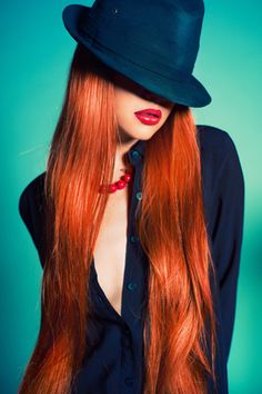 The Secret to growing healthy long hair Do you want to grow long hair? Famous Fashion Quotes, Navy Outfits, Mode Editorials, Photographie Portrait Inspiration, Long Red Hair, Wearing A Hat, Famous Fashion, Red Hat