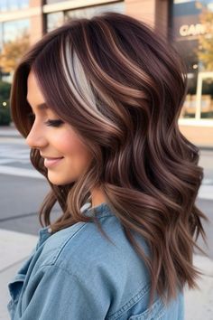 Swirl chocolate and caramel tones for a delicious fall hair color idea for brunettesThis blend adds warmth and dimensionperfect for embracing the autumn seasonExplore how chocolate and caramel swirl can enhance your fall hair color ideas. Chocolate Hair With Caramel Money Piece, Burgundy Caramel Balayage, Cowboy Hair Color, Fall Color Hair Ideas Brunettes, Fall Hair Color Ideas For Brunettes, Burgundy With Blonde Highlights, Caramel Money Piece Hair, Fall And Winter Hair Color Ideas, Auburn Hair With Caramel Highlights