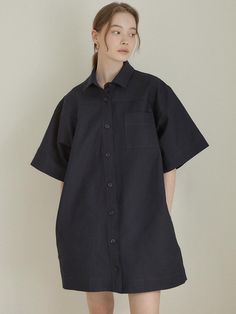 Cut from structured cotton fabric, this oversized shirt dress has wide short sleeves and mini length hem. Roll up the cuffs to accentuate the cute, casual mood. - Intended for a loose fit- Classic open collars and button fastenings through front- Casual chest pocket- Comfortable dropped shoulders- Simple, refined feel Structured Dress Casual, Button Up Shirt Dress Outfit, Button Up Shirt Dress, Shirt Dress Outfit, Structured Dress, Oversized Shirt Dress, Mini Shirt Dress, Oversized Shirt, Roll Up