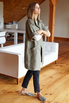 All Season Topper - Army Linen - Emerson Fry Essential Basics Wardrobe, Short Sleeve Blazer Outfit, Casual Classy Outfits, Relaxed Outfits, Spring Closet, Chic Outfits Classy, Swedish Street Style, Modern Suits, Emerson Fry