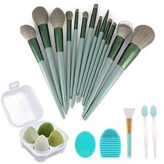 Make up Brushes Set (Green, 22 Piece Set) Make Up Brushes Set, Make Up Kits, 13 Makeup, Brush Make Up, Green Makeup, Make Up Brushes, Brush Cleaning, Eyeshadow Brush, Facial Cleansing Brush