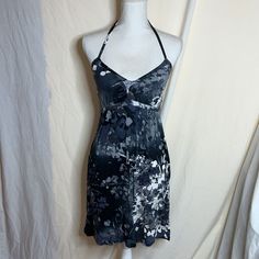 Item: Express Dress Condition: Nwot Details: This Dress Is Light And Flowy, Perfect For One Of Those Hot Summer Days. Ties At The Neck, With Elastic Band At The Top Making It Be A Nice Supportive Top. This Dress Has A Few Different Colors Of Blue, Grey, White, &Black. Size: Xs Brand: Express Fitted A-line Halter Sundress, Fitted Halter Neck Dress For Casual Wear, Fitted Halter Neck Dress For Dress Down Occasions, V-neck Fitted Sundress For Casual Wear, Fitted Floral Print Halter Dress, Fitted Sundress Halter Mini Dress, Fitted Floral Print Halter Mini Dress, Fitted Knee-length Sundress, Lined Fitted Knee-length Sundress