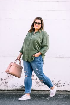 Plus Size Outfits With Sneakers, Apex Window, Casual Plus Size Outfits, Plus Size Posing, Plus Size Business, Window Repair