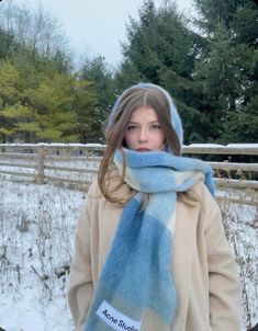 Winter outfit with cream coloured wool coat and light blue chunky acne studios scarf! Blue Acne Studios Scarf, Style For Winter For Women, Acne Studios Scarf Aesthetic, Acne Studios Street Style, Winter Scarf Styling, Blue Scarf Outfit Winter, Scarf Outfits Winter, Aesthetic Scarfs, Cute Scarf Outfits