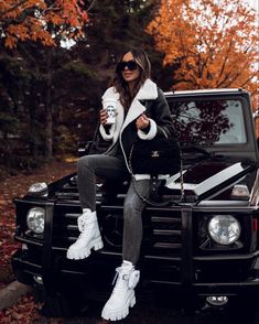 White Combat Boots Outfit, Combat Boot Outfit, White Boots Outfit, Mia Mia Mine, White Combat Boots, Winter Boots Outfits, Mia Mia, Fall Inspiration, White Boots