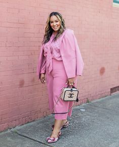 Plus Size Monochromatic Outfits, Mauve Suit, Gender Fluid Fashion, Plus Size Looks, Look Formal, Pink Suit, Curvy Model, Moda Plus, Moda Plus Size