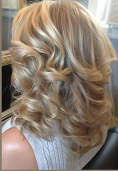 Audrey Hairstyles, Blow Dry Hair Curls, Blond Waves, Mother Of The Groom Hairstyles, Medium Hair Styles For Women, Mother Of The Bride Hair, Layered Cut, Haircuts For Medium Hair, Day Spa