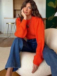 Orange Sweater Outfit, Orange Pullover, Look Adidas, Skandinavian Fashion, Orange Sweater, Orange Outfit, Looks Chic