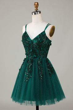 This Emerald Green V-Neck A-Line Homecoming Dress is a stunning choice for any dance event! The V-neck and lace-up back add a touch of elegance, while the glitter tulle and appliques make it sparkle and stand out. A perfect fit for homecoming or any other dance, this short formal dress is a must-have for any fashion-forward individual.#shortdress #cocktail #semiformal #cocktaildress #homecoming #homecomingdress #semi #shortdresses Hoco Dresses Emerald Green, Dark Green Hoco Dresses, Midi Hoco Dress, Hoco Dress Inspo 2024, Unique Hoco Dresses Short, Dark Green Hoco Dress, Dark Green Homecoming Dresses, Short Fancy Dresses, Freshman Homecoming Dresses Short