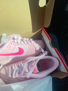 #dunks #pink Prism Pink Dunks Outfit, Prism Pink Dunks, Pink Panda Dunks, Dunks Aesthetic, Pink Dunks Outfit, Triple Pink Dunks, Junky Cases, Panda Dunks Outfit, Dunks Pink