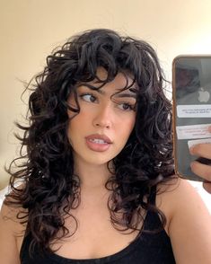 Long Curly Haircuts, Natural Curly Hair Cuts, Layered Haircuts With Bangs, Layered Hair With Bangs, Layered Curly Hair, Curly Hair Photos, Haircuts For Wavy Hair, Hair With Bangs, Haircuts For Curly Hair