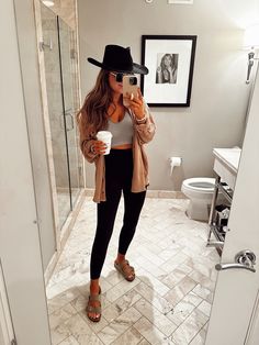 Hot Mom Outfits Summer Edgy, Summer Salon Outfits, Cute Date Night Outfits Summer, Boho Mom Outfits, Cosmetologist Outfit, Salon Fits, Edgy Mom Outfits, Salon Outfits, Slide Sandals Outfit