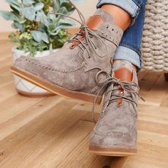 Moccasins Style, Boots For Short Women, Roman Fashion, Trendy Fashion Outfits, Lace Up Booties, Suede Lace, Lace Up Heels, Short Boots, Lace Boots