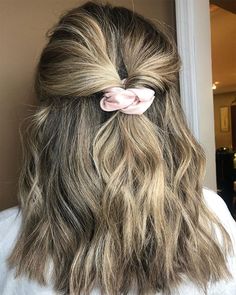 Totally Rad Hairstyles That’ll Make You Glad Scrunchies Are Back Hairstyles Scrunchies, David Beckham Hairstyle, Dunner Wordend Haar, High Ponytail Hairstyles, Viking Hair, Twist Braid Hairstyles, Lob Hairstyle, Fringe Hairstyles