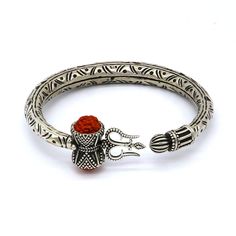 Amazing handcrafted chitai or kandrai work 925 sterling silver vintage design custom made oxidized silver personalized unisex gifting jewelry from india. Metal-925 sterling silver. Item type-Bangle /bracelet/ Kada. Weight-44.500 grams. Size-2-6 (2.375 inches inner diameter)We can easily adjust by twisting it for bigger size. Width-0.9 centimeters trident shape size-3.1cm approx. stamped- 925. Finish-Oxidized. Makes excellent gifting for birthday, mother's day, father's day, Christmas day,valenti Shiva Trident, Rudraksha Beads, Stylish Bracelet, Unisex Bracelets, Oxidized Silver, Lord Shiva, Shiva, Sterling Silber, Bangle Bracelet