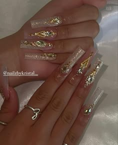 Gold Gem Acrylic Nails, Simple Graduation Nails Acrylic, Champagne Nails Quinceanera, Pink Rose Gold Quince Nails, Golden And Silver Nails, Rose Gold Acrylic Nail Designs, Hold Nails Acrylic, Gold Nails Extra, Long Bday Nails