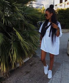 #summer #instagram How To Wear Leggings, Rock Outfit, Festival Outfit, White Sneakers