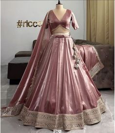 Lengha Pattern Design, Lehanga Designs For Engagement, Kali Lengha Design, Traditional Blouse Designs For Lehenga, Lehnga Inspo Aesthetic, Lehnga Outfits Indian Fashion, New Lengha Design, Lehenga From Saree Ideas, Lehenga Designs Ideas