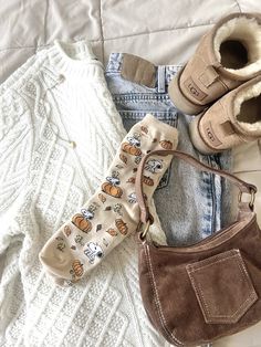 Fall Fits With Uggs, Cozy Cute Fall Outfits, Soft Fall Outfits, Fall Outfits Layout, Fall Aesthetic Clothing, Fall Aesthetic 2024, Cosy Fall Outfits, Cozy Fall Fits, Cute Fall Outfits 2024