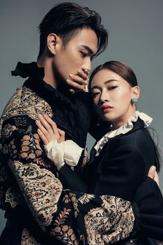 Cast of costume drama 'The Story of Yanxi Palace' cover fashion magazine | China Entertainment News Couple Outfits Ideas, Golden Palace, Story Of Yanxi Palace, Copacabana Palace, Yanxi Palace, Couple Poses Reference, I Love Cinema, Costume Drama, Cute Couple Poses