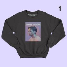 LOUIS TOMLINSON SWEATSHIRT  Dieser schöne Vintage-Stil Pullover machen das perfekte Geschenk für jeden Fan von Louis. Wenn Sie ein großer Fan von unserer schönen Tommo sind, verpassen SIE nicht diese Gelegenheit! :)  Unsere schöne Sweatshirts sind super weich an und sind aus 100 % Louis And Harry, Back To School Outfits