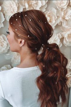 Looking for the perfect classic and elegant bridesmaid hair ideas? Click through for 20 beautiful classic bridesmaid hairstyles for long, short, and medium length hair. Whether you’re looking for sleek, classic, or elegant bridesmaid hair ideas, we have the best classic wedding hairstyles for bridesmaids! Wedding beauty Prom Ponytail Hairstyles, Wedding Ponytail Hairstyles, Prom Hair Up, Fancy Ponytail, Bridal Ponytail, Wedding Ponytail, Glamour Vintage, Peinados Fáciles Para Cabello Corto, Hair Ponytail Styles