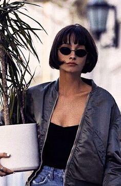 Stacked Inverted Bob, Inverted Bob Haircut, Bobbed Hairstyles With Fringe, Bob Hairstyle Ideas, Really Short Hair, Chin Length Hair, Fall Hair Color For Brunettes, Hair Inspiration Short, Trendy Hairstyle