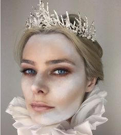 Khaleesi Makeup, Pretty Halloween Makeup Looks, Pretty Halloween Makeup, Minimal Makeup Look, Night Hairstyles, Halloween Makeup Pretty