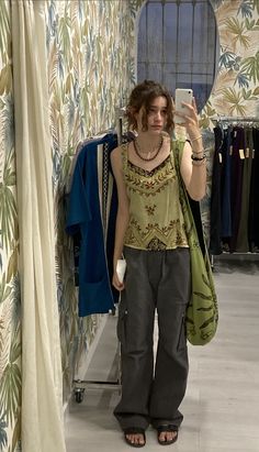 Artsy Indie Outfits, Hippie Earthy Outfits, Earthy Hippie Outfits, Artsy Girl Style, Soft Hippie Aesthetic, Gay Summer Outfits, Indie Hippie Outfits, Earthcore Outfits, Boho Maxi Skirts