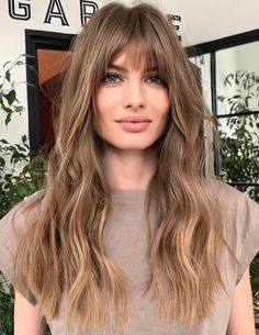 Dirty Blonde Hair Bangs, Long Hair Bangs Round Face, Fringe Bangs With Long Hair, Blended Bangs, Celebrities With Bangs, Elizabeth Olsen Hair, Long Hair Vs Short Hair, Natural Auburn Hair, Κούρεμα Bob