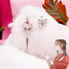 ✨ Unique Design: Captivating earrings inspired by the beloved characters Hua Cheng and Xie Lian from Heaven Official's Blessing! -Vibrant Colors: Eye-catching colors that capture the essence of the anime, perfect for any cosplay or casual wear. 💎 Quality Material: Made with durable, high-quality materials to ensure longevity and a comfortable fit for all-day wear. -Lightweight & Comfortable: Designed to be lightweight, making them ideal for long events or conventions without any discomfort. -Pe Xie Lian Cosplay, Enchanting Jewelry, Heaven Official's Blessing, Hua Cheng, Anime Jewelry, Ear Clips, Matching Jewelry, Origami Easy, Pretty Jewellery