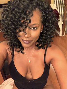 Curly hairstyle for over 45 year old. (Wand curl) Crochet Curls Hairstyles, Crochet Wavy Hair, Extension Hairstyles, Tree Braids Hairstyles, Locs Natural, Curly Crochet Braids, Lemonade Braids Hairstyles, Hair Locs