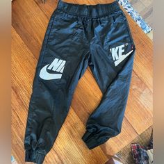 Brand New Only Worn Once To Try On Parachute Joggers, Swishy Pants, Nike Pants, Nike Black, Black Nikes, Track Pants, Try On, Nike Women, Pant Jumpsuit