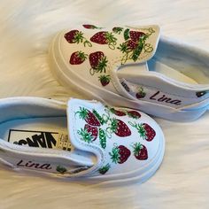 Nib Vans Size 5 Or 6 Available Customized Strawberry Bling Shoes Adorable Christmas Gift Sprinkled With Sparkly Crystals I Will Personalize With Little One’s Name!! A Lot Of Work Go Into These Cuties! Shoe Painting, Sparkly Crystals, Baby Shoes Diy, Strawberry Baby, Vans White, Bling Shoes, Cute Christmas Gifts, Diy Baby, Painted Shoes