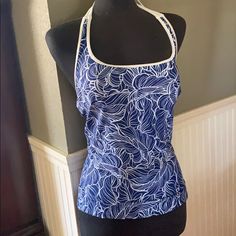 Never Worn Versatile Tankini Top. Can Be Worn As A Halter Or With Straps Connecting To The Back Of The Top. Size 12-14 But Runs A Little Small. Blue Printed Halter Neck Top, Casual White Halter Neck Tankini, Tankini Top, Womens Swim, Tankini, The Top, Blue White, Color Blue, Size 12