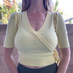 Beautiful And Super Soft Faux Wrap Crop Top Measurements: Pit To Pit 15.5” Length 18” For Reference, Model Is 5’8.5”, 34dd Bust, 14” Pit To Pit, 28” Waist Green Tube Top, Black Mesh Crop Top, Cottagecore Blouse, Plus Size Crop Tops, Boho Crop Tops, Wrap Crop Tops, Top Measurements, Square Neck Top, Cropped Tube Top